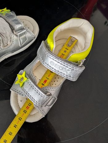 Sandales d'été fille idéal premier pas. Taille 20. En cuir et autre cuir. Neuf. Geox