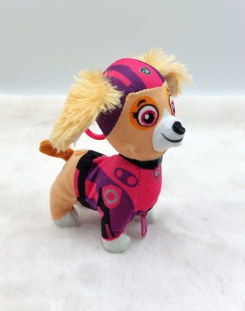 Porte-clé porte monnaie peluche chien Stella Pat patrouille Nickelodeon hauteur 15,5 cm