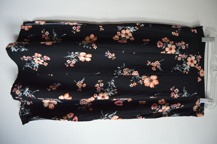 Jupe fleurie noire boutonnée – H&M Divided – Taille 38 - photo numéro 2