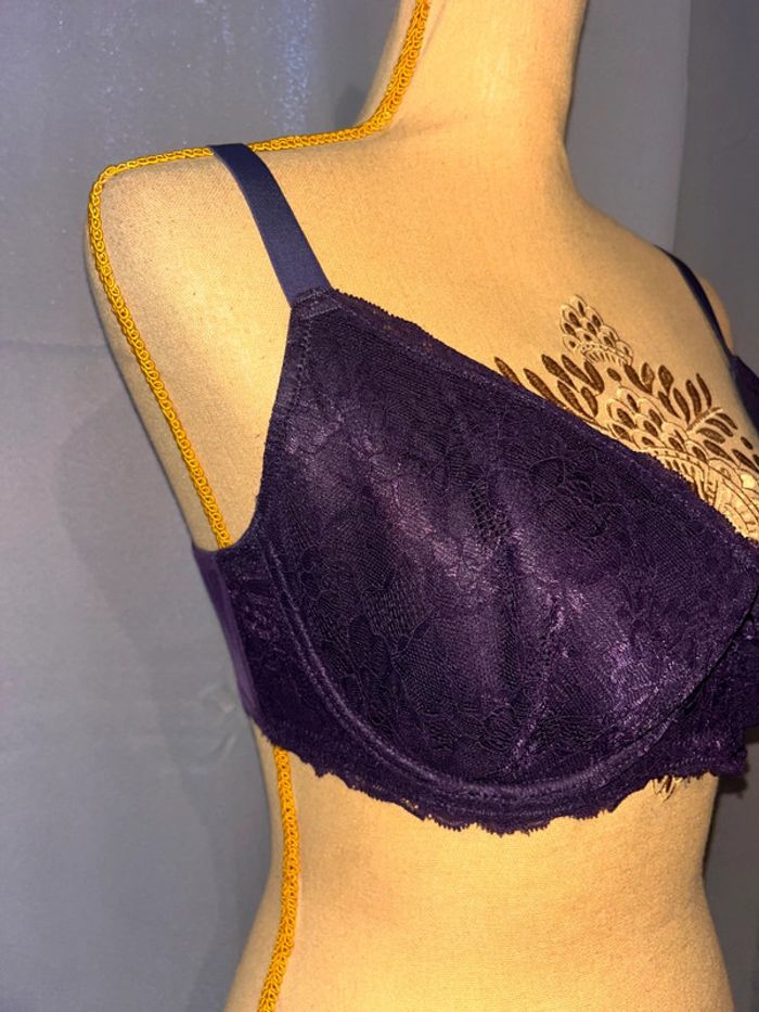 Soutien-gorge violet taille 100D - photo numéro 2