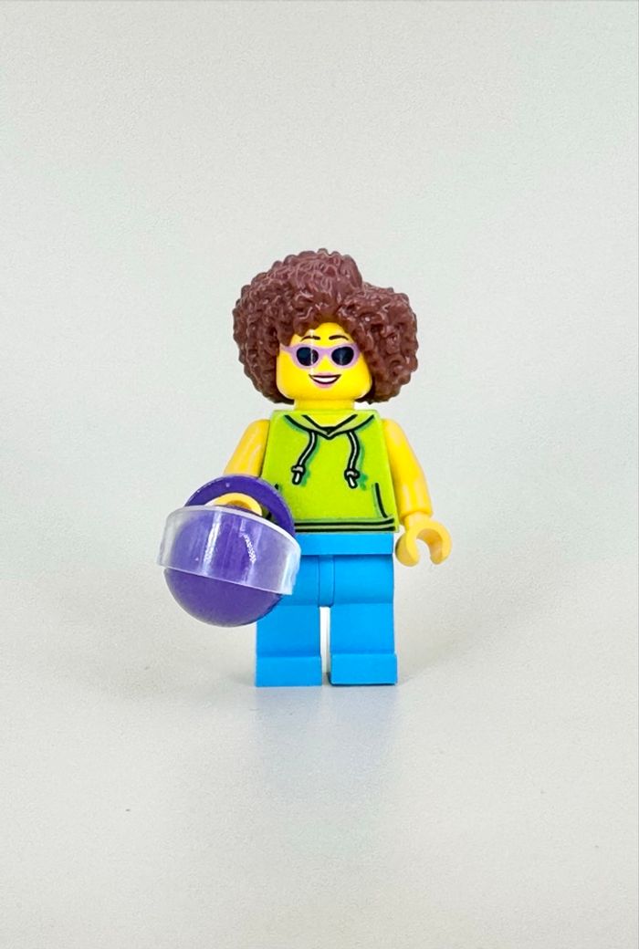 Lego Figurines Ideas : Conductrice de Vespa de la Riviera Italienne - NEUF - photo numéro 2