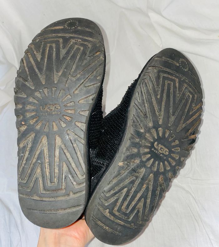 Ugg à sequins noires taille 36 bon état général valeur 190 euros - photo numéro 6