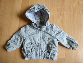Veste coupe-vent grise/violet à capuche amovible fille Obaïbi en 6 M