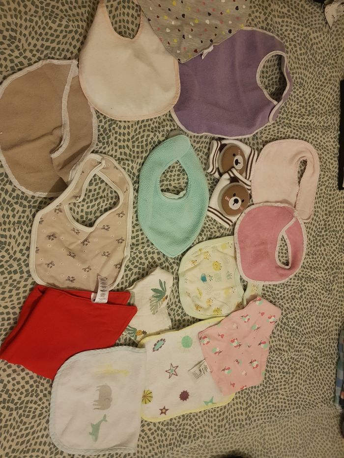 lot de bavoirs - photo numéro 2