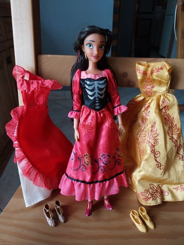 Poupée Elena d'Avalor Wardrobe Set Elena avec 3 tenues Disney - photo numéro 8