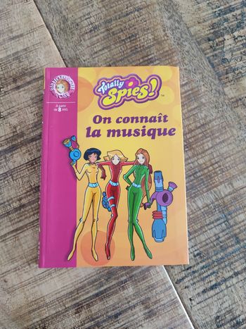 Livre bibliothèque rose  totally spies on connaît la musique