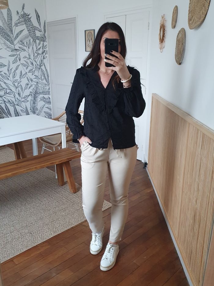 Blouse noire froufrous St Malo Taille S - photo numéro 2