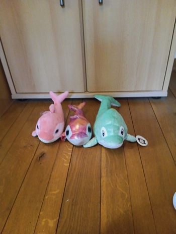 Lot de trois dauphins