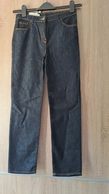 Jeans très foncé taille 158 cm