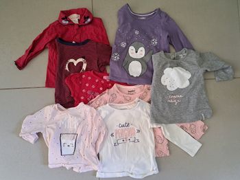 Lot t shirts 6-9mois