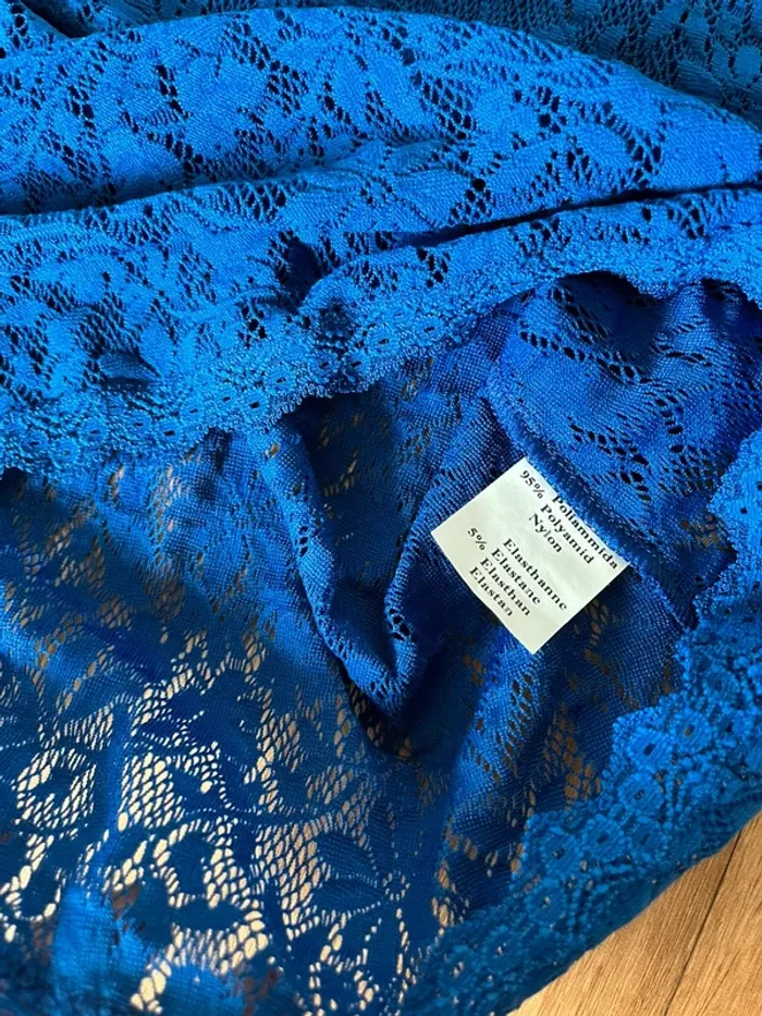 Top sexy à bretelles fines en dentelle bleu vintage Suggest By Pain de Sucre (NEUF) - photo numéro 2