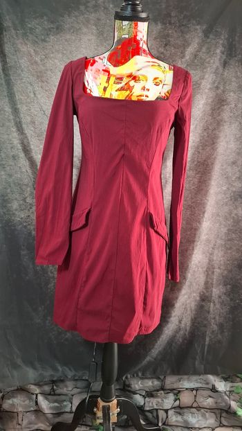 Robe élégante bordeaux Asos design