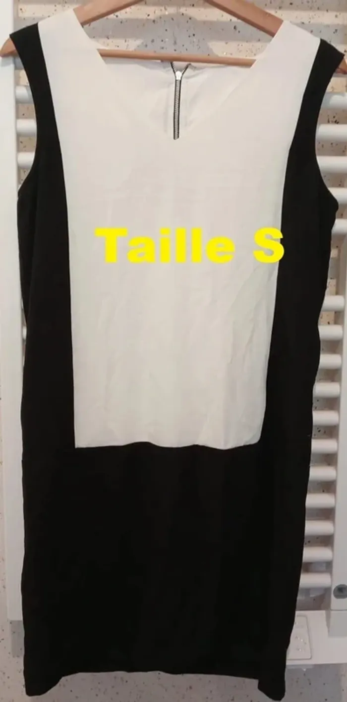 Robe noire blanche Vero Moda Taille S