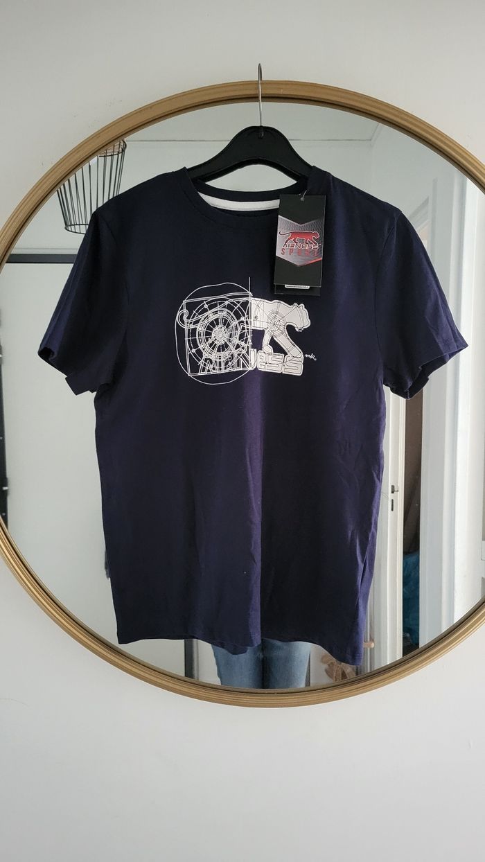 Tee-shirt airness Neuf. Taille 14 ans.