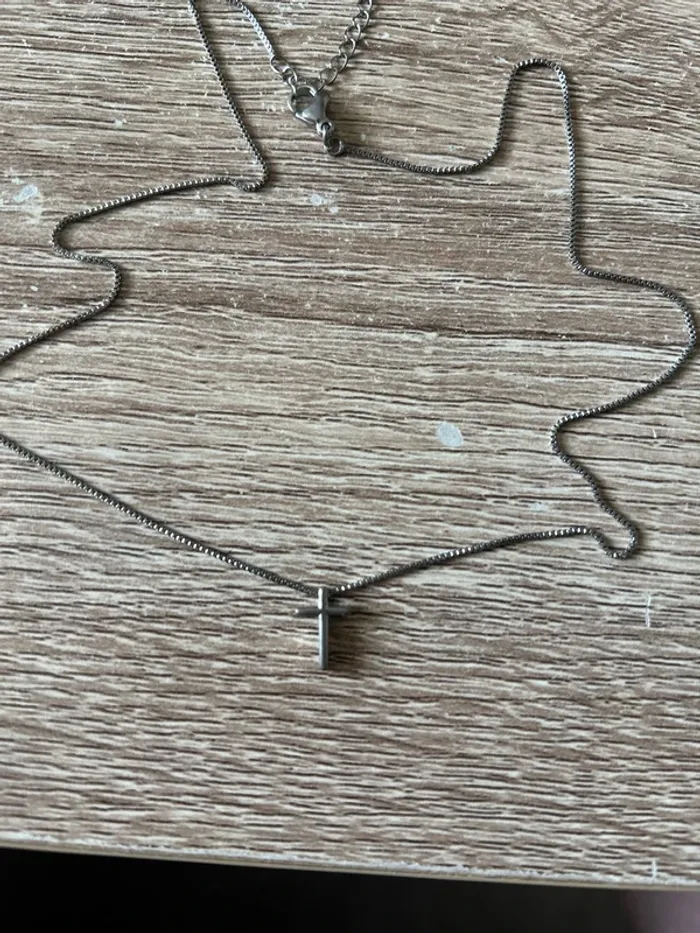 Collier crois en argent - photo numéro 3