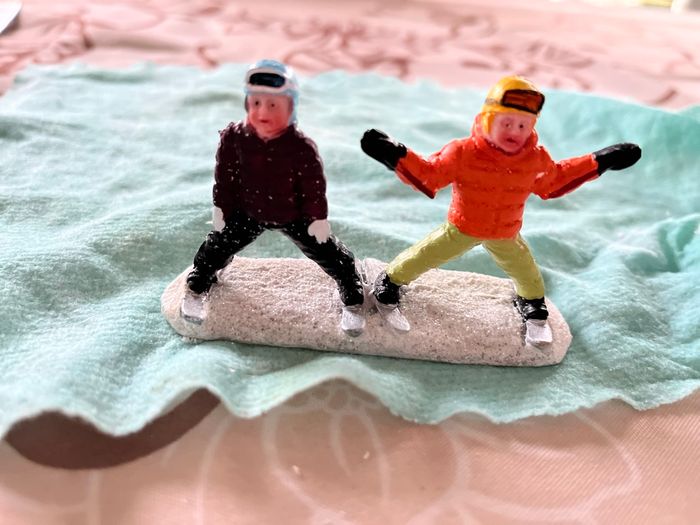 Village de Noël figurines ski - photo numéro 4