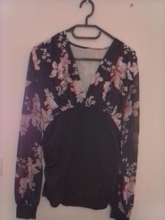 Jolie haut taille 42