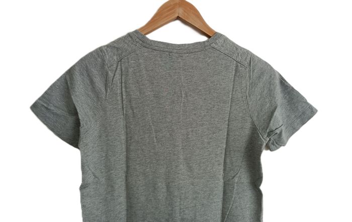 T shirt gris. Nike. Coton. Taille 12 - 13 ans. 147 - 158 cm - photo numéro 5