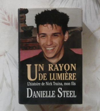 Un rayon de lumière. L'histoire de Nick Traina, mon fils par Danielle Steel Ed. France Loisirs