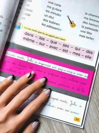 Guide de lecture transparent rose