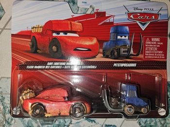 2 voitures cars métal Disney Pixar Mattel neuves sous blister  Cave Lightning McQueen & Pitstoposaur
