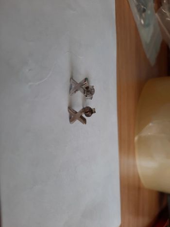 Boucle d'oreille X neuf