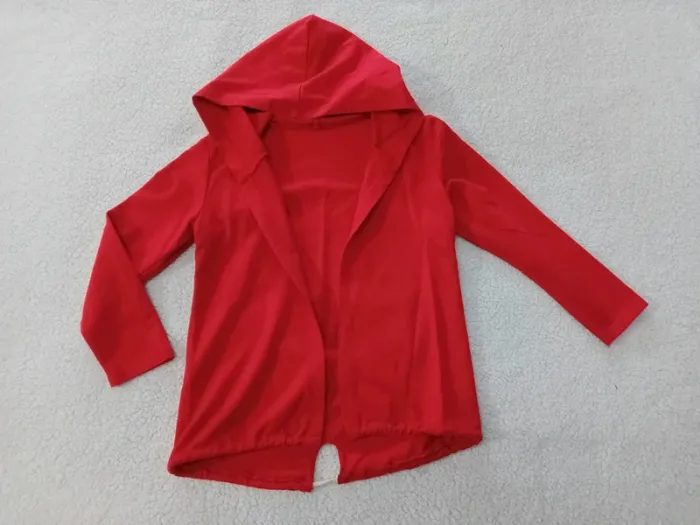 Gilet à capuche rouge ouvert ailes d'ange 6 ans