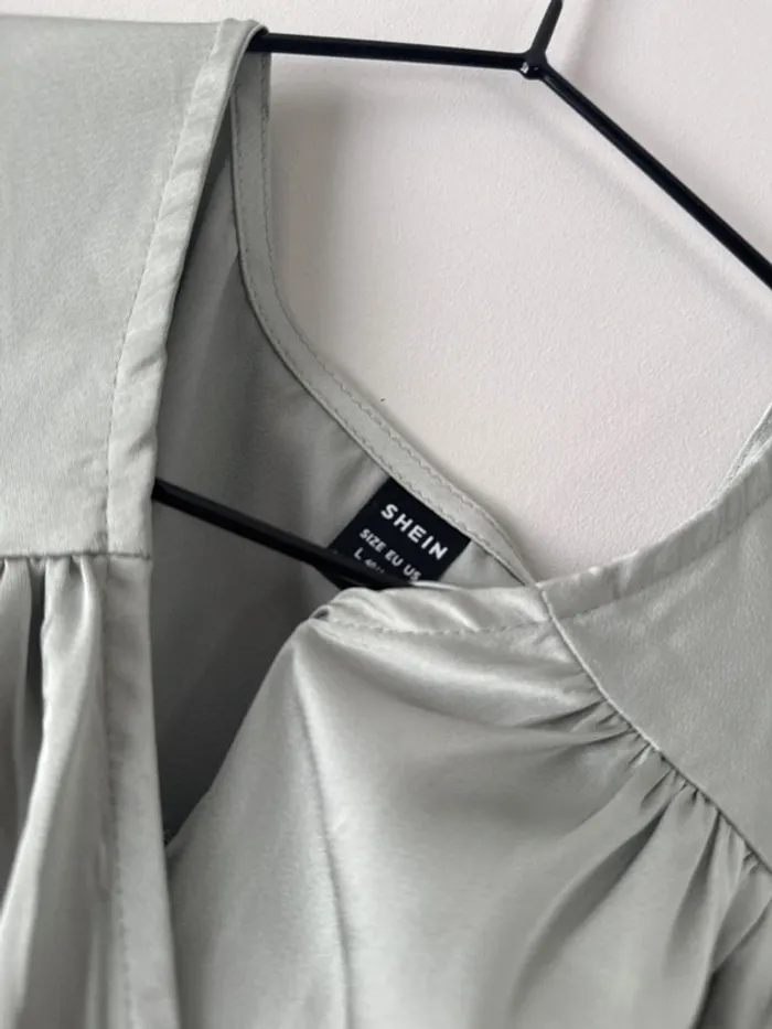 👗 Robe portefeuille d'été ou soirée effet satin- Shein-neuf sans etiquette- taille L couleurverte - photo numéro 3