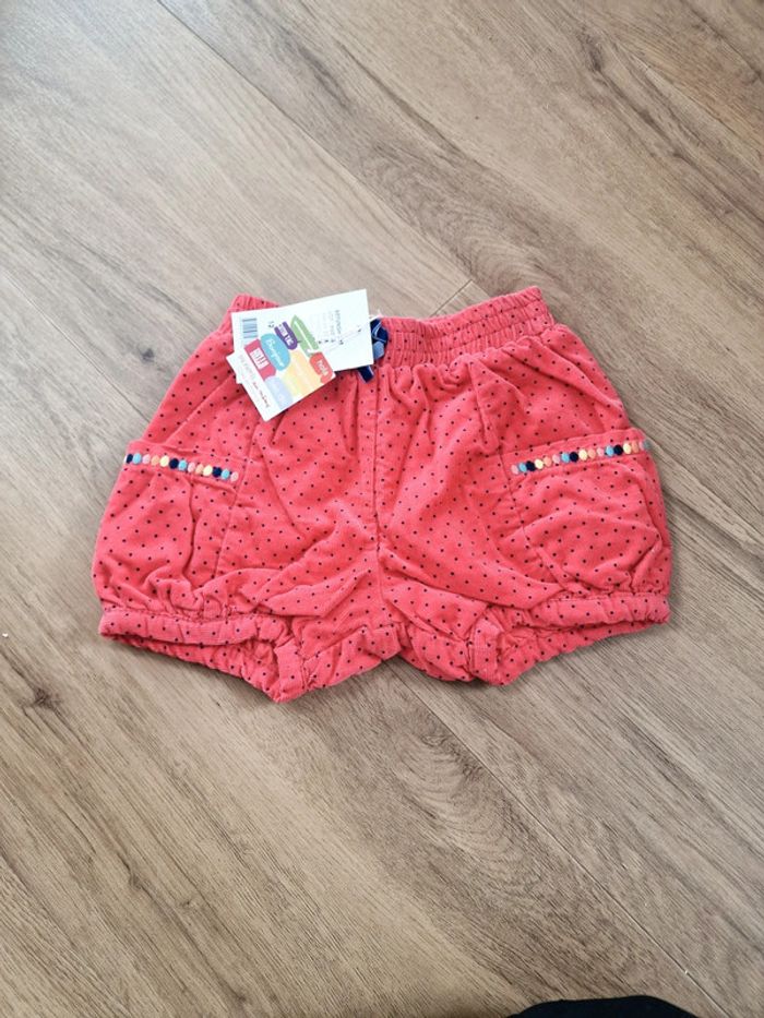 Short rouge neuf