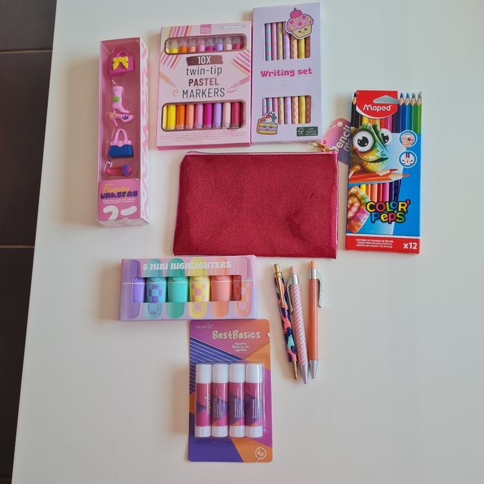 Lot de fournitures pastel