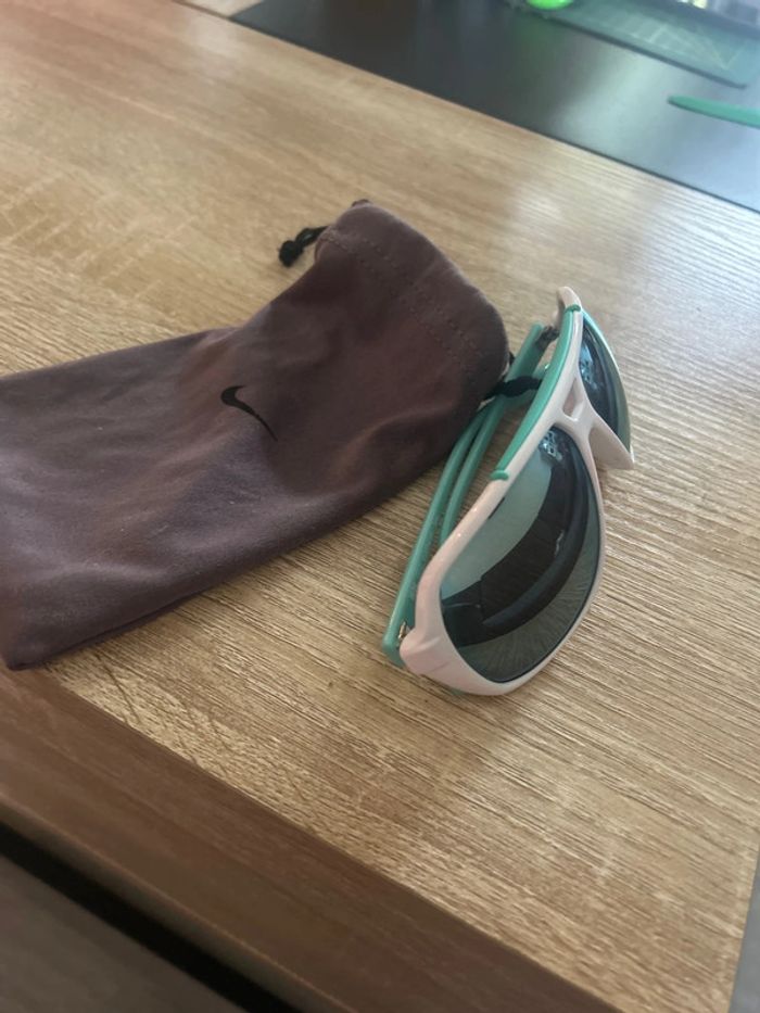 Lunettes de soleil Nike