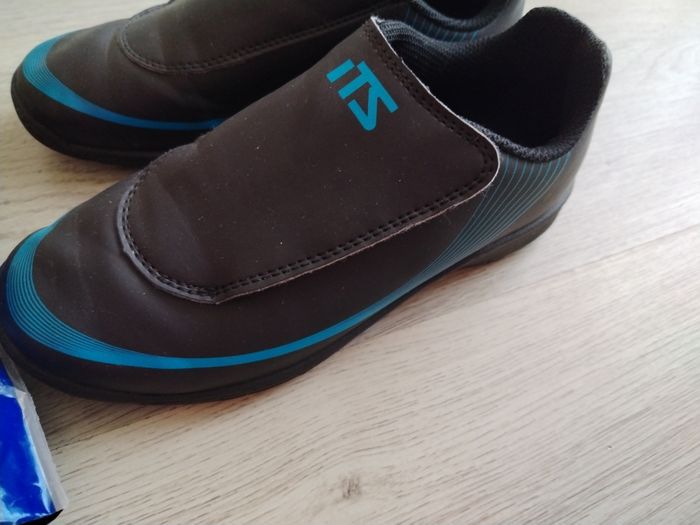 Chaussures de foot et protège tibia 33 - photo numéro 2