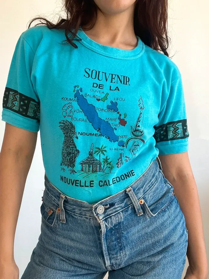 Tee shirt vintage souvenir de la nouvelle Calédonie bleu taille S 🐠 - photo numéro 2