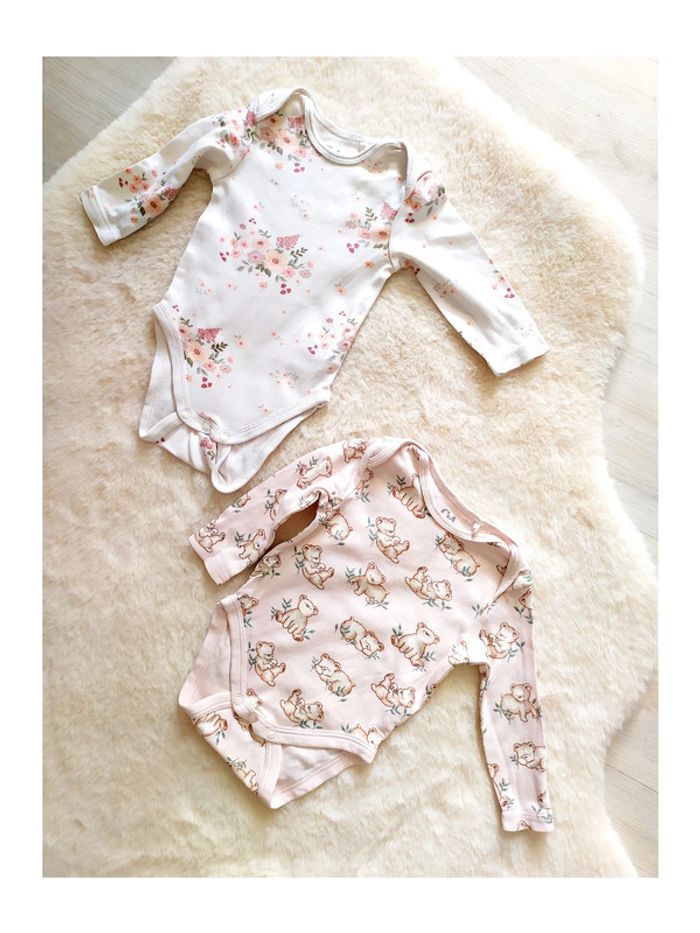 Lot 2 bodys bébé fille C&A 62 cm manches longues coton fleurs & koalas
