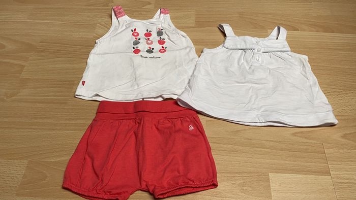 Ensemble short et 2 t-shirt sans manche Obaibi - Très bon état - 6 mois