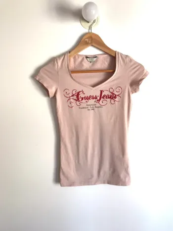 T-shirt Guess rose pâle taille XS