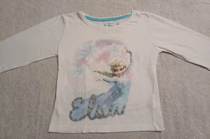 Tee-shirt Disney 5 ans (réf perso Q11)(familleac72)