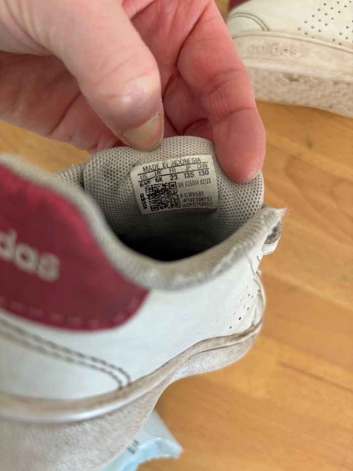Baskets Adidas pointure 23 - photo numéro 4