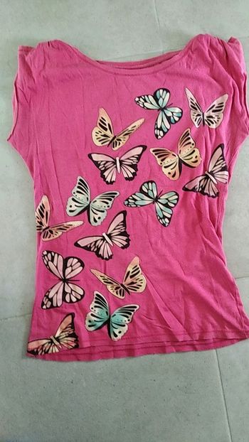 Tee shirt avec papillons Bershka