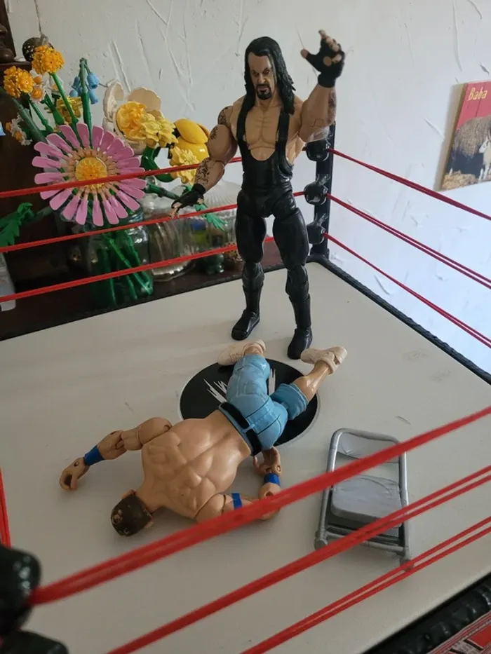 Vends ring de catch wwe mattel 2010 + john cena , thé undertaker et chaise - photo numéro 6