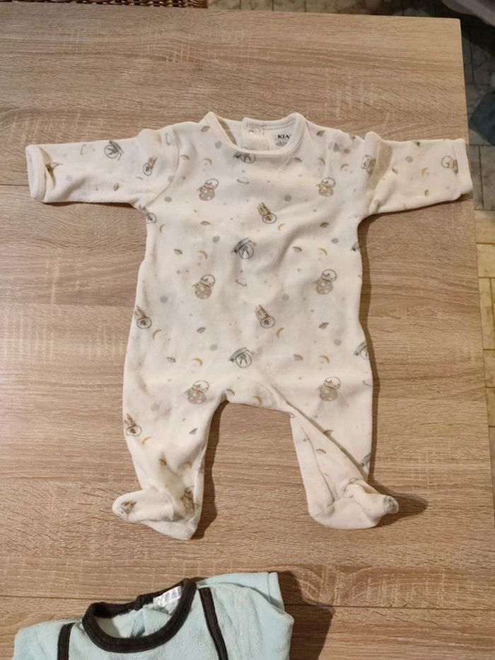 Lot 3 pyjamas velours taille 3 mois - photo numéro 3