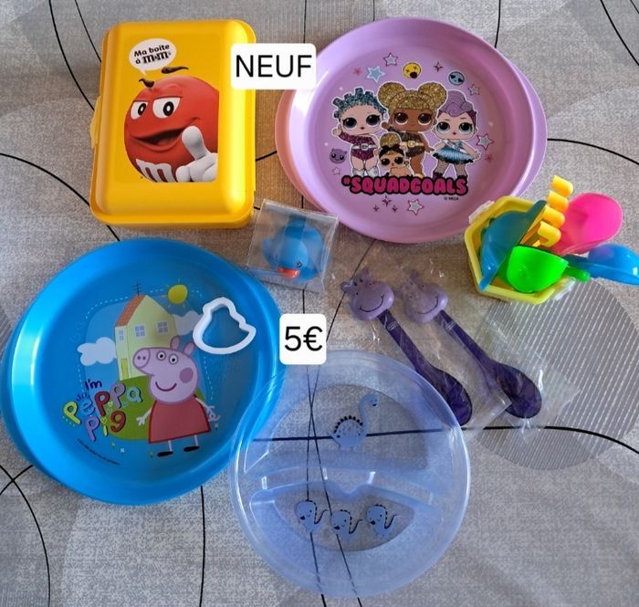 Ensemble assiettes et vaisselle NEUVES pour bébé
