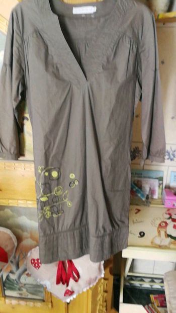 Robe cache cache couleur beige foncé