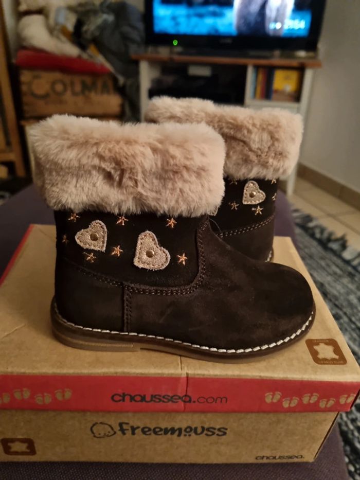 Bottes neuveq dessus cuir taille 22 - photo numéro 2