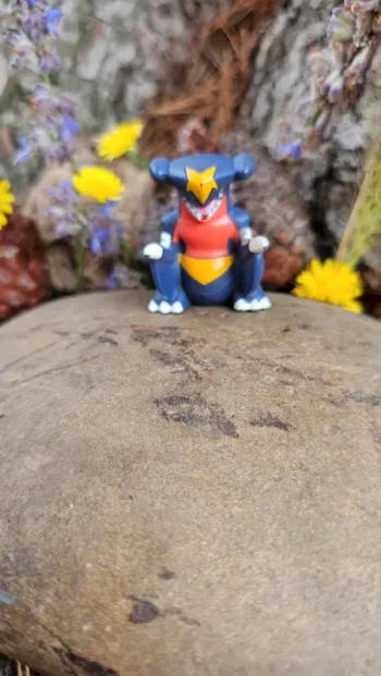 Super figurine Pokemon Nintendo finger puppet carchacrok