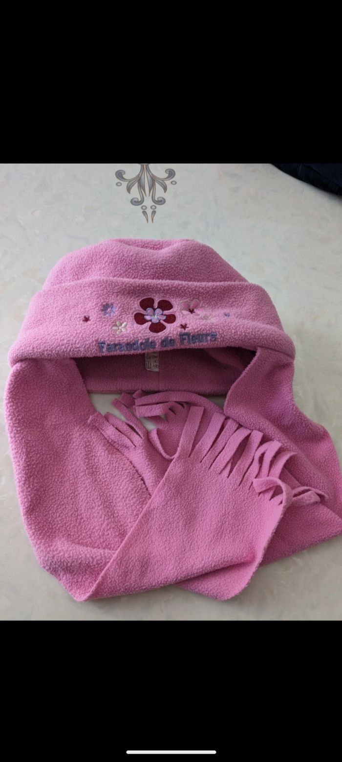 Beau chapeau rose avec écharpe intégrée. Taille 4/6 ans ( 54) - photo numéro 2