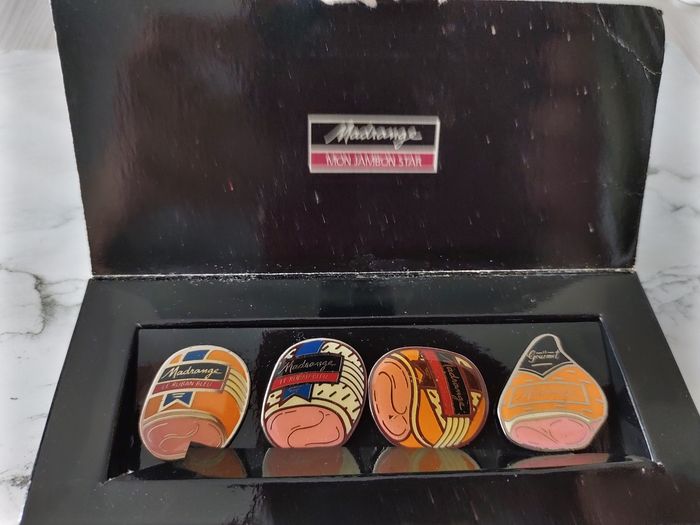 Pin's lot de 4