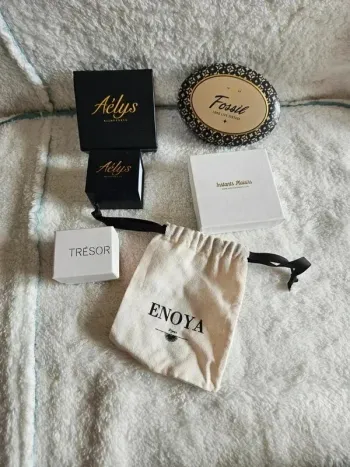 Lot de boîtes à bijoux (vides) + 1 pochette à bijoux