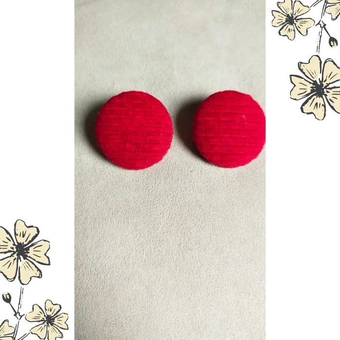 Boucles d’oreilles vintage à clip – Tissu rouge texturé - photo numéro 12