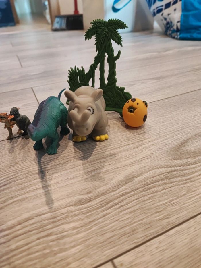 Lot dinosaures - photo numéro 2